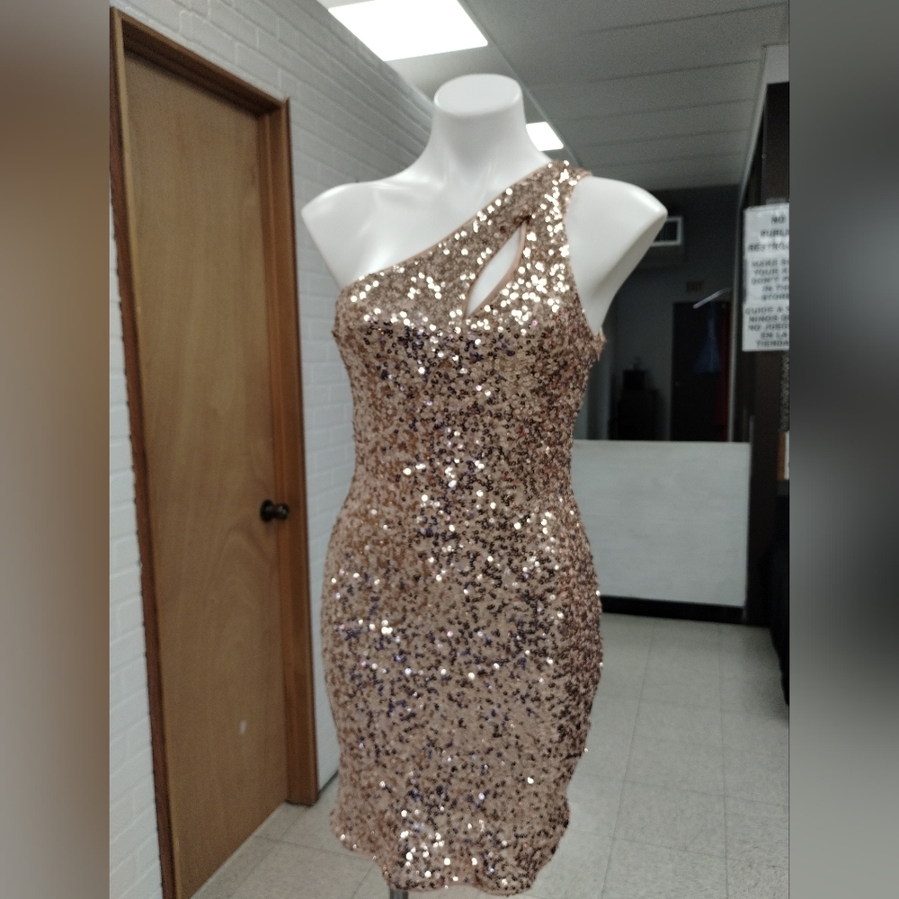Elegant One-Shoulder Sequin Dress in Gold